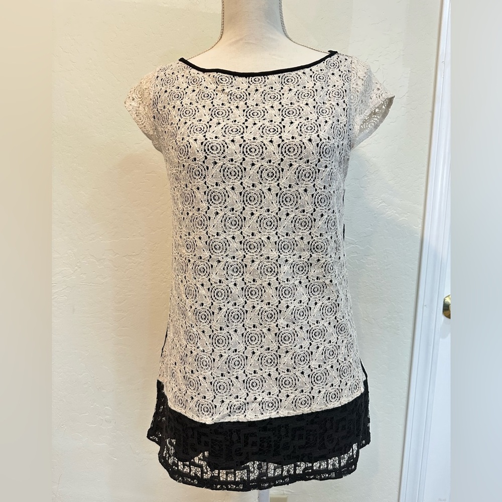 Anthropology Weston Wear Women’s XS
Black and white lace top with short sleeves - Picture 9 of 9